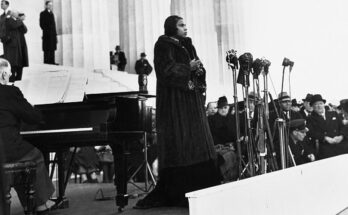 A photo of contralto Marian Anderson singing on the steps of the Lincoln Memorial in 1939.