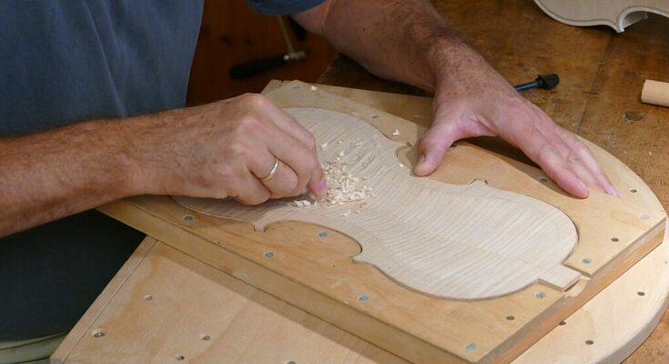 Violin luthier at work. Photo: Kritzolina, CC BY-SA 4.0, via Wikimedia Commons