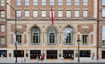 Chicago Symphony Center. Photo: ajay_suresh, CC BY 2.0, via Wikimedia Commons