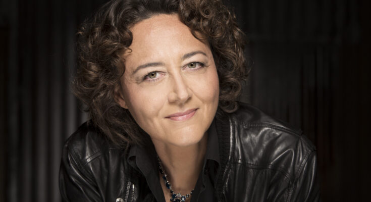 Nathalie Stutzmann. Photo: Simon Fowler via warnerclassics.com