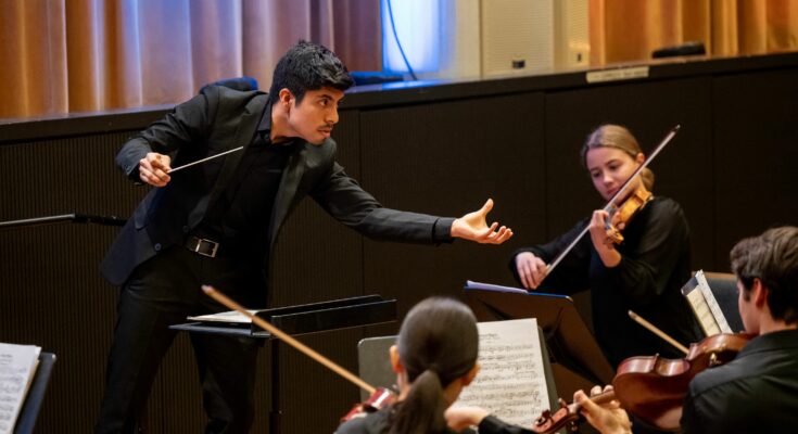 Dayner Tafur-Díaz. Photo: Siemens AG, https://press.siemens.com/global/en/pressrelease/emerging-conductor-dayner-tafur-diaz-wins-siemens-conductors-scholarship