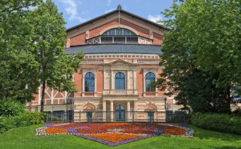 Bayreuth Festspielhaus. Photo: El Grafo via Wikimedia Commons