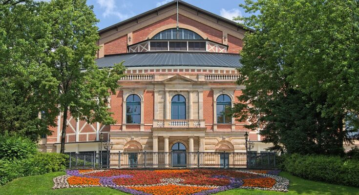 Bayreuth Festspielhaus. Photo: El Grafo via Wikimedia Commons