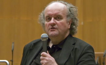 Wolfgang Rihm. Photo: Hans Peter Schaefer, http://www.reserv-a-rt.de, CC BY-SA 3.0, via Wikimedia Commons