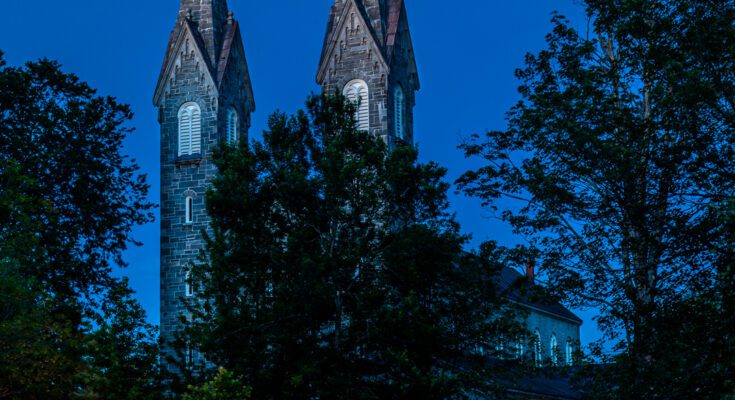 Bowdoin Chapel. Photo: Paul VanDerWerf from Brunswick, Maine, USA, via Wikimedia Commons