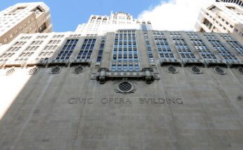 Civic Opera Building (Lyric Opera of Chicago). Photo: Lou Stejskal, CC BY 2.0, via https://www.flickr.com/photos/loustejskal/28703904402