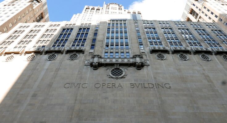 Civic Opera Building (Lyric Opera of Chicago). Photo: Lou Stejskal, CC BY 2.0, via https://www.flickr.com/photos/loustejskal/28703904402