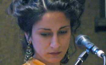 Haleh Abghari. Photo: ©2007 Bruce Steinberg via https://vapa.uccs.edu/index/music/faculty/abghari