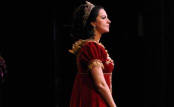 Angela Gheorghiu as Floria Tosca, San Francisco Opera, Nov. 2012. Photo: Madamabutterfly, CC BY-SA 3.0, via Wikimedia Commons